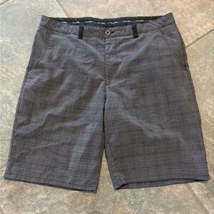 Men’s Travis Mathew Gray Flat Front Plaid Shorts Size 36